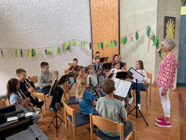 mittel-fkonzert25-27D409E5C-DB01-1FB4-0D2F-380D6B4AD3AC.png